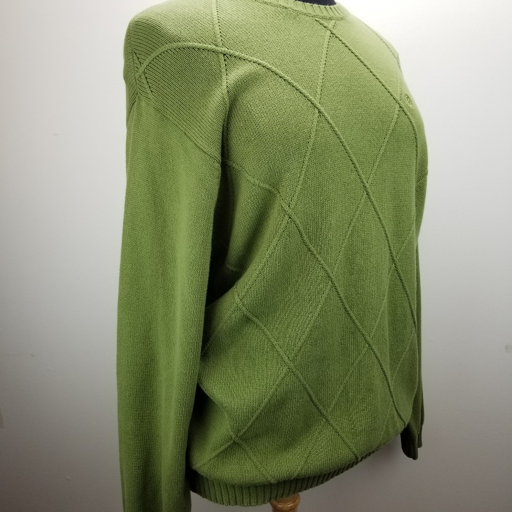 IZOD Sweater. - Picture 4 of 6